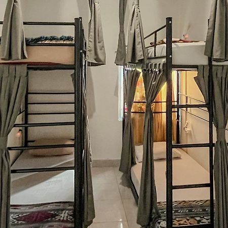 Oke Baik Hostel 요그야카르타 외부 사진