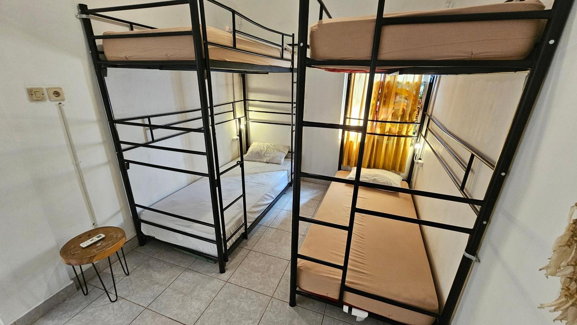 Oke Baik Hostel 요그야카르타 외부 사진