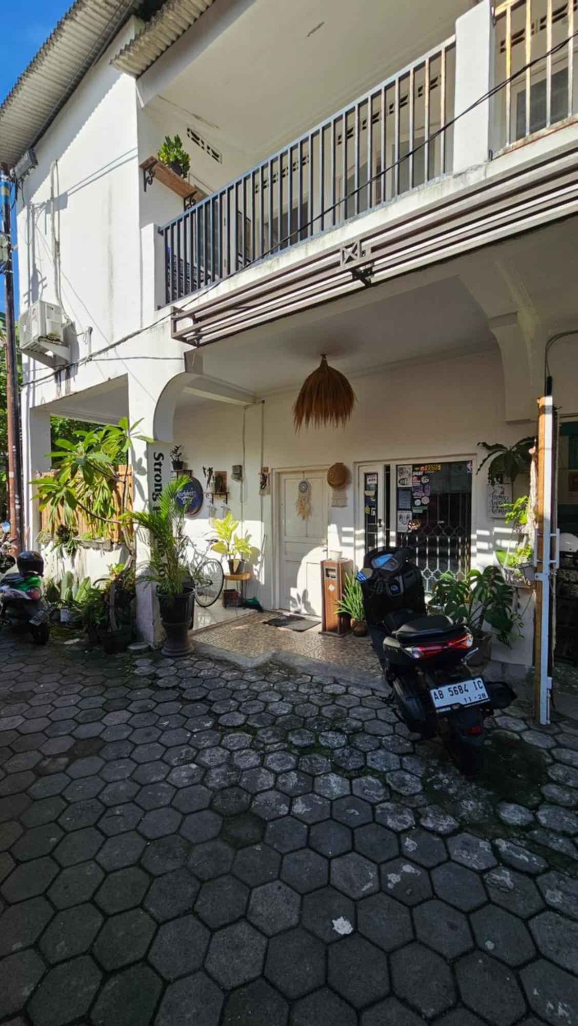 Oke Baik Hostel 요그야카르타 외부 사진