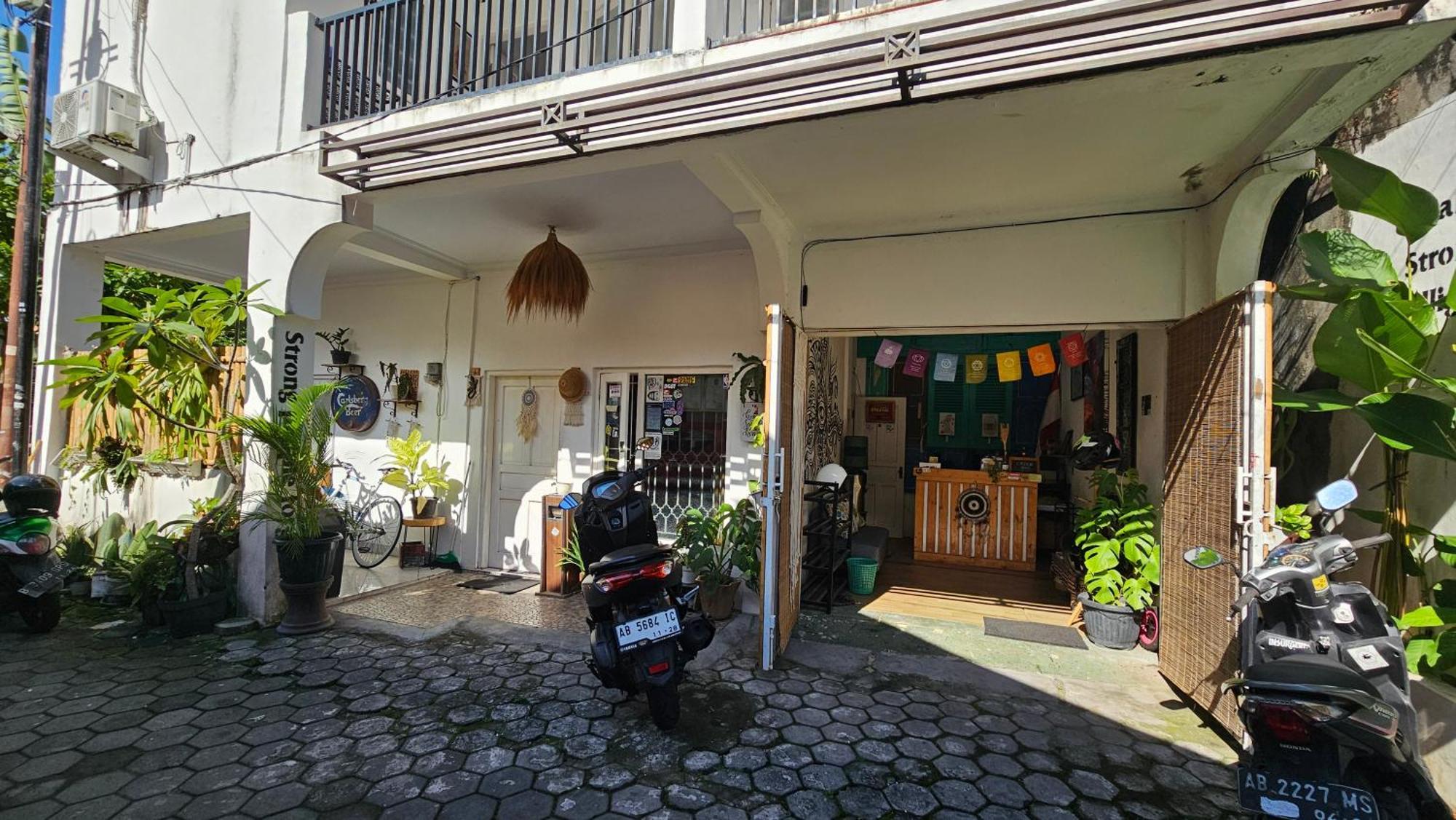 Oke Baik Hostel 요그야카르타 외부 사진
