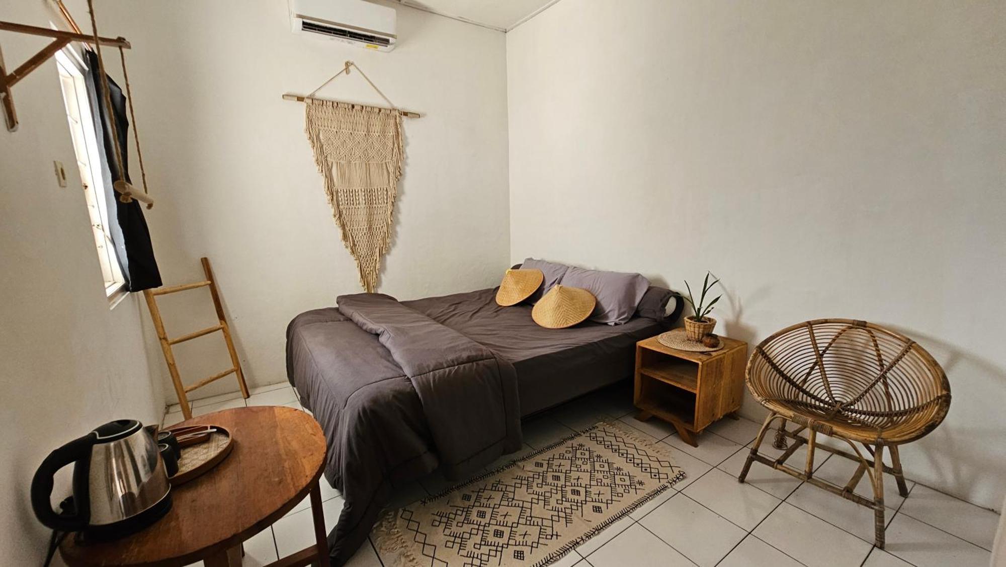 Oke Baik Hostel 요그야카르타 외부 사진