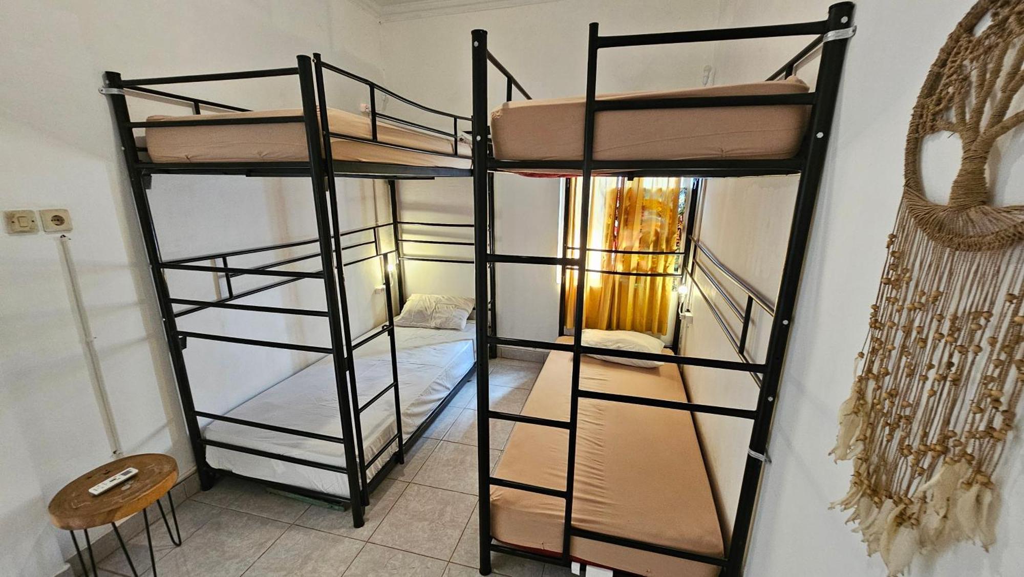 Oke Baik Hostel 요그야카르타 외부 사진