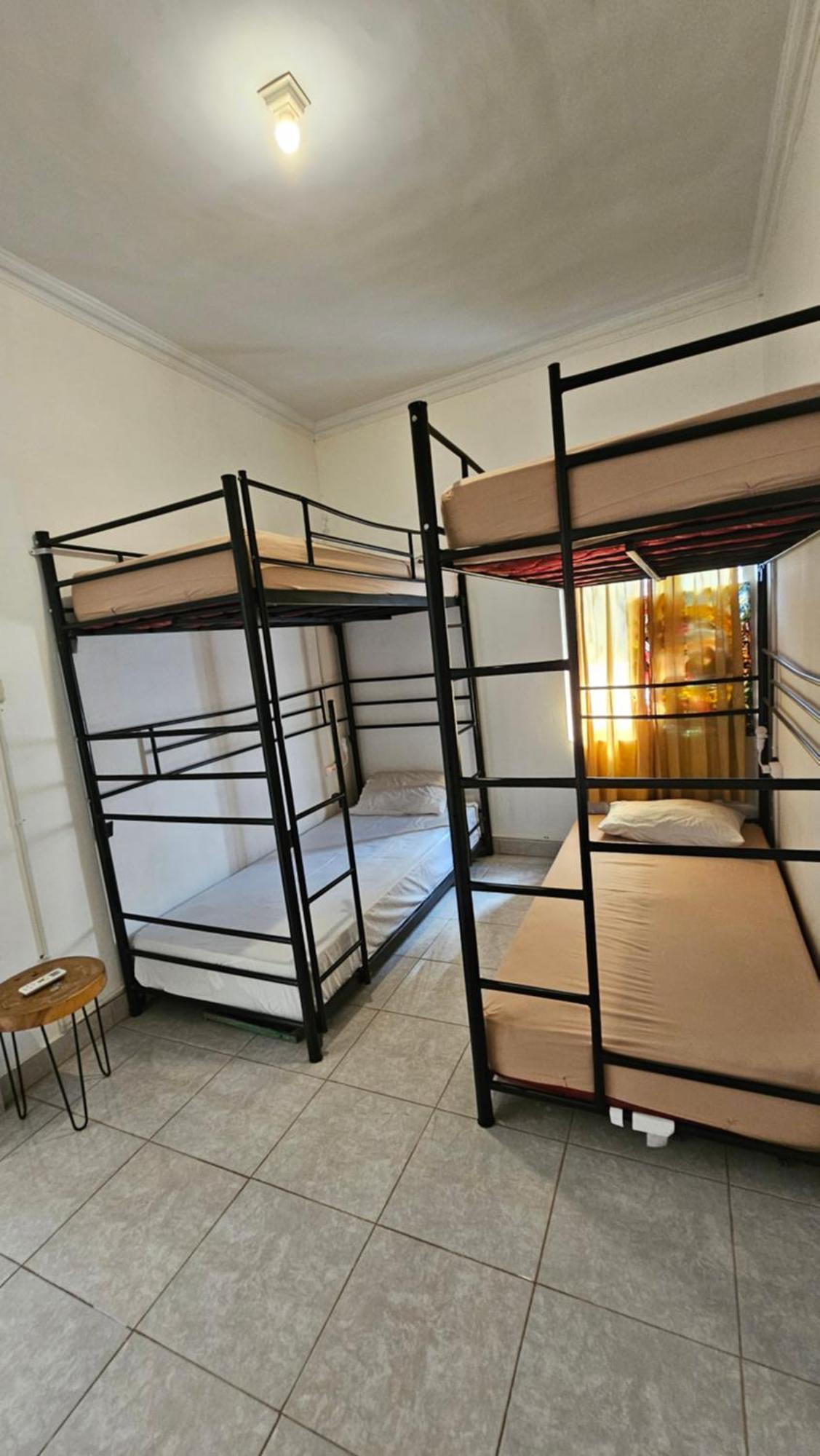 Oke Baik Hostel 요그야카르타 외부 사진