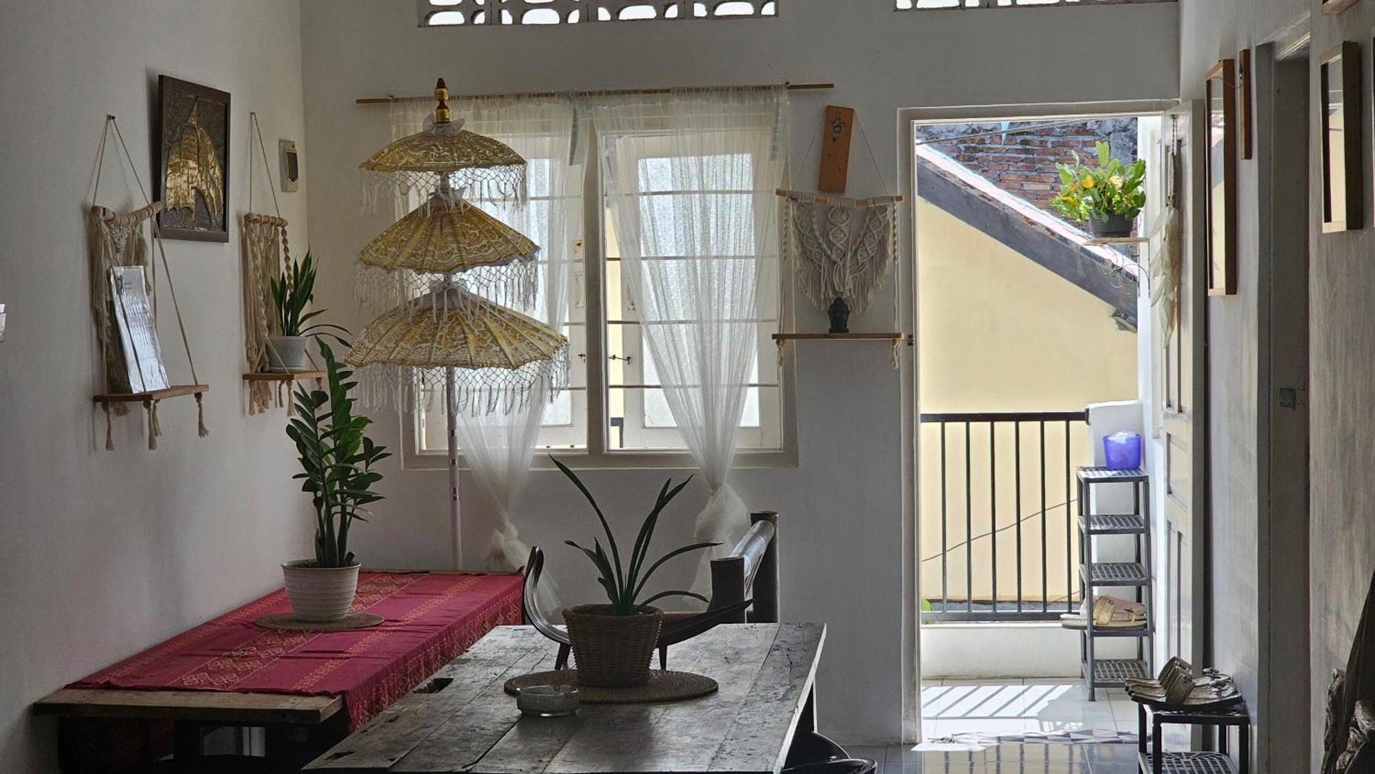 Oke Baik Hostel 요그야카르타 외부 사진