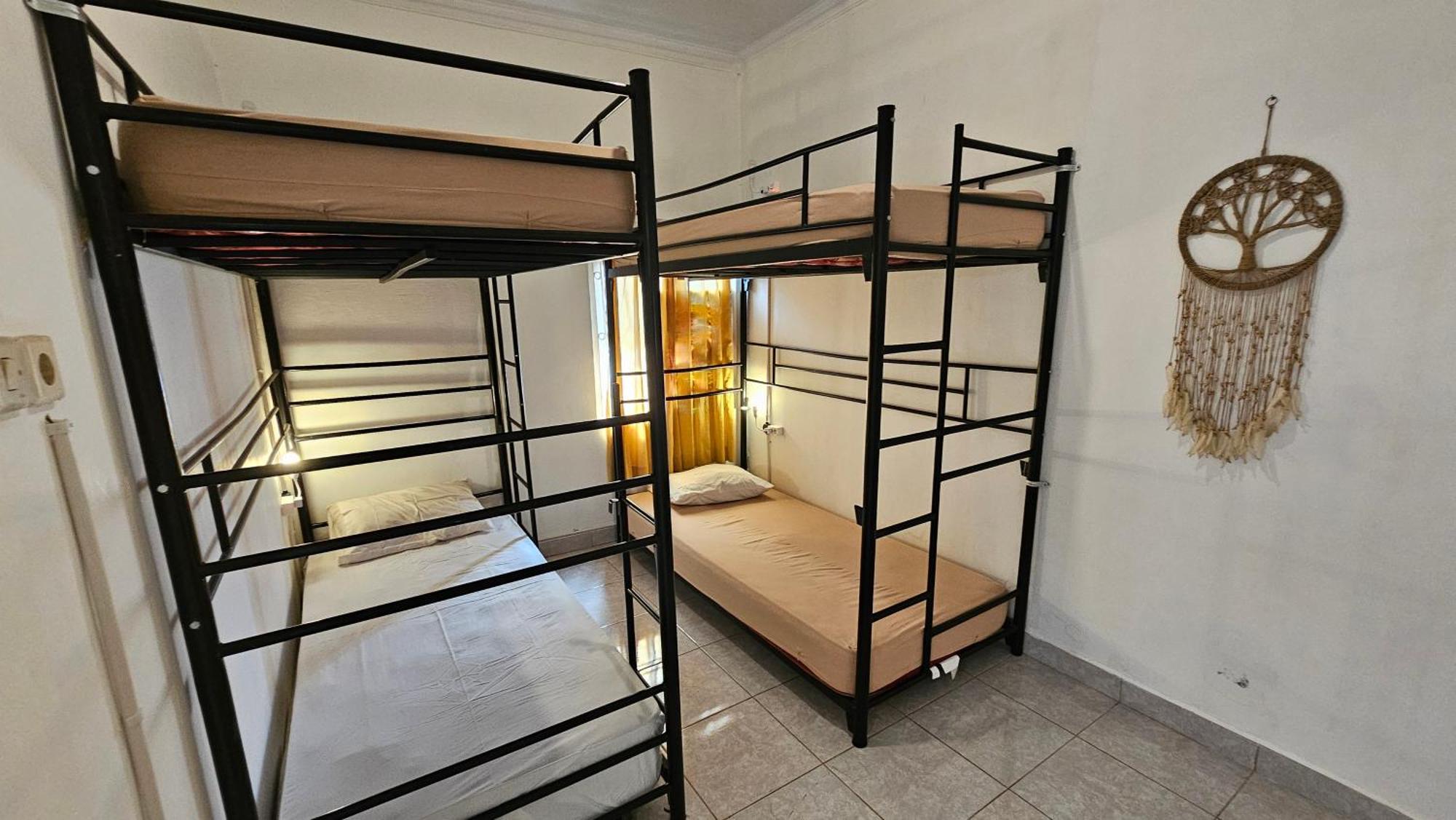 Oke Baik Hostel 요그야카르타 외부 사진