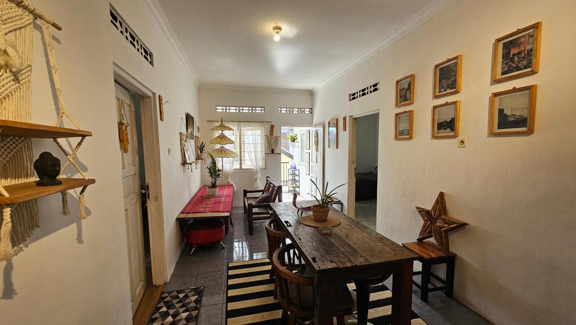 Oke Baik Hostel 요그야카르타 외부 사진