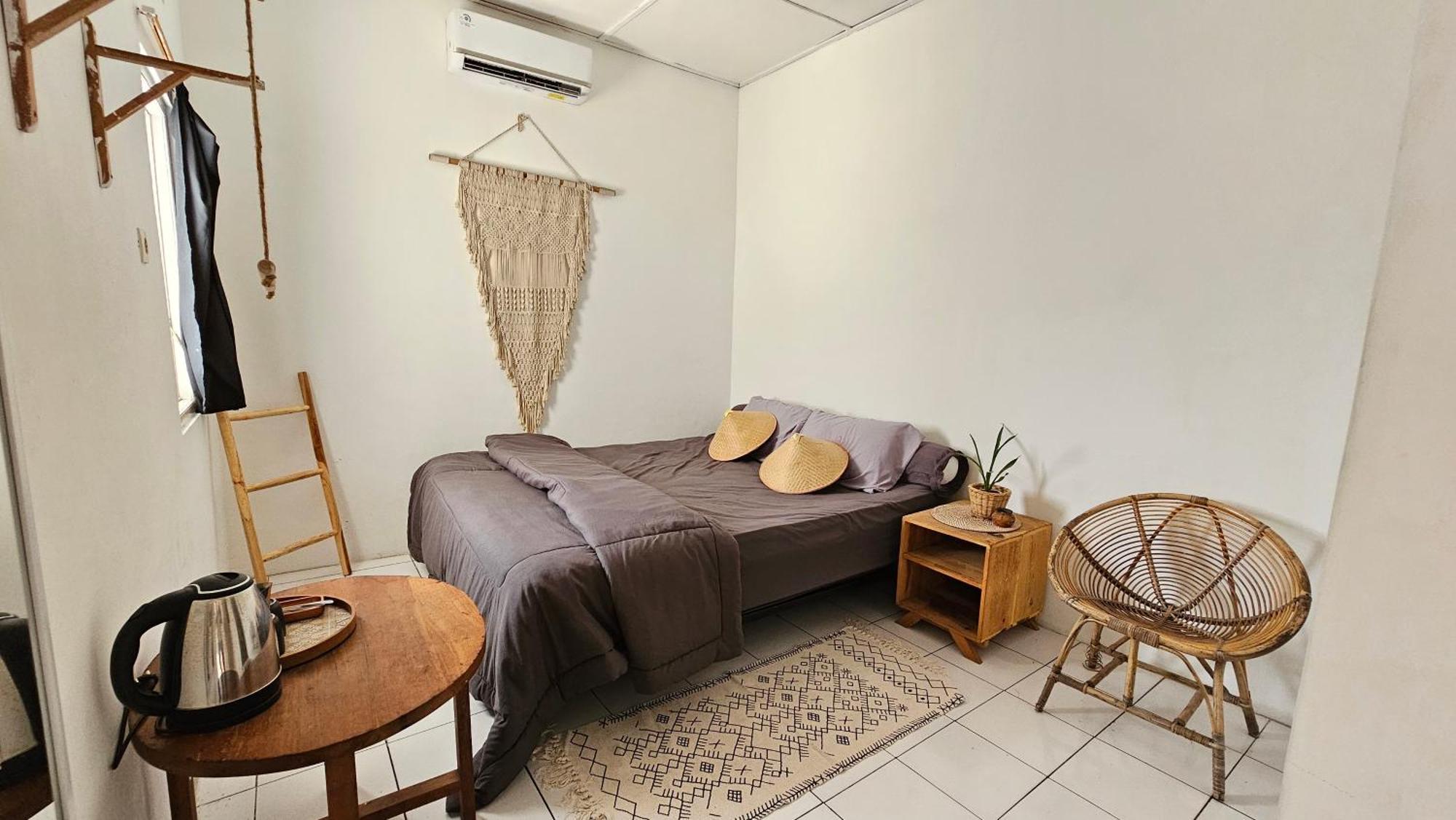 Oke Baik Hostel 요그야카르타 외부 사진