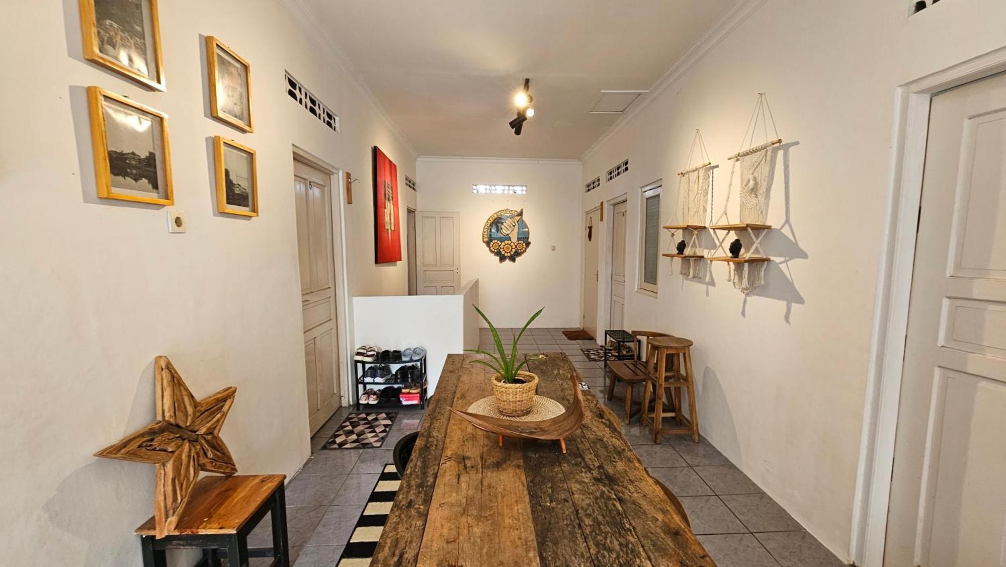 Oke Baik Hostel 요그야카르타 외부 사진
