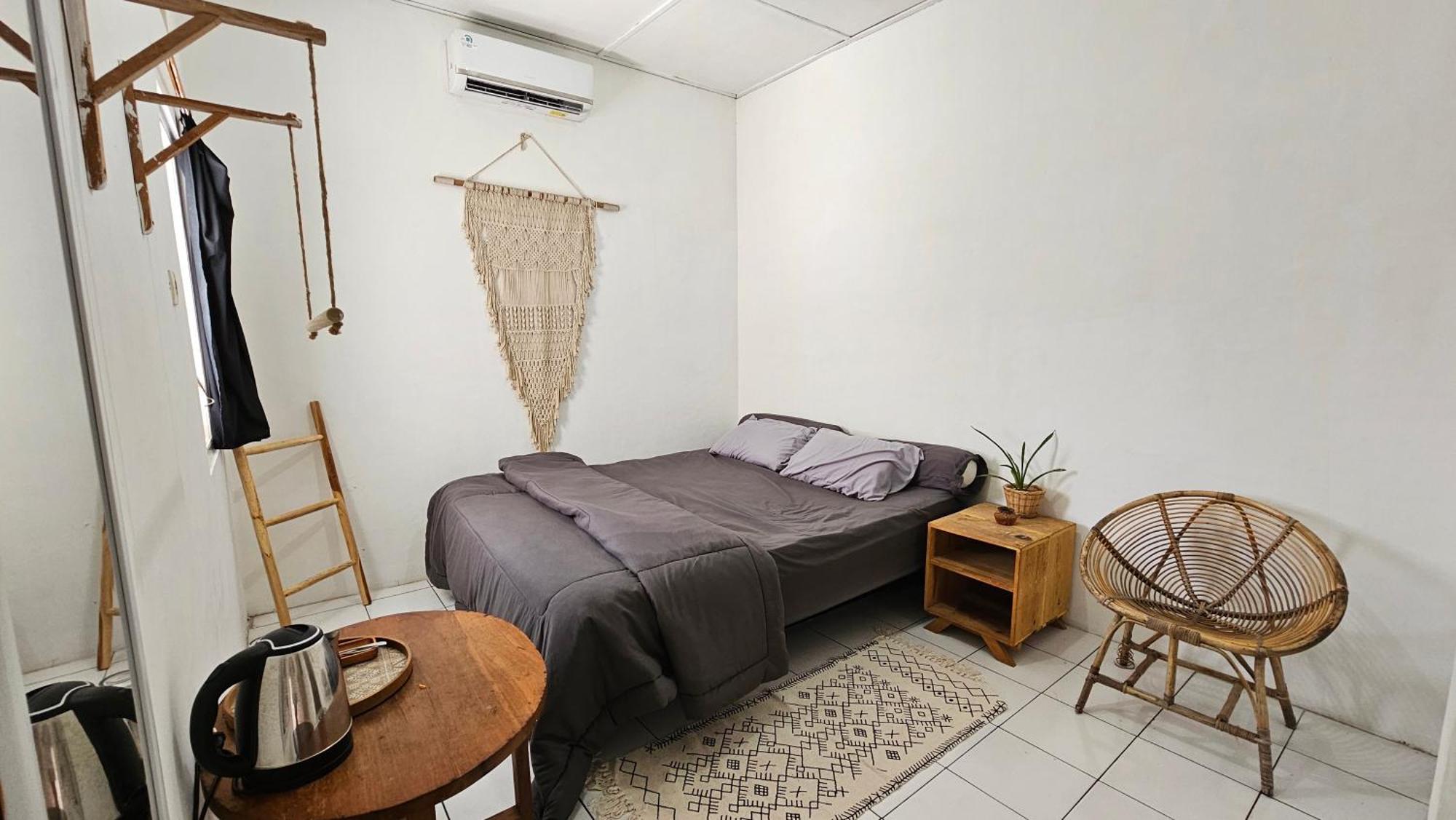 Oke Baik Hostel 요그야카르타 외부 사진