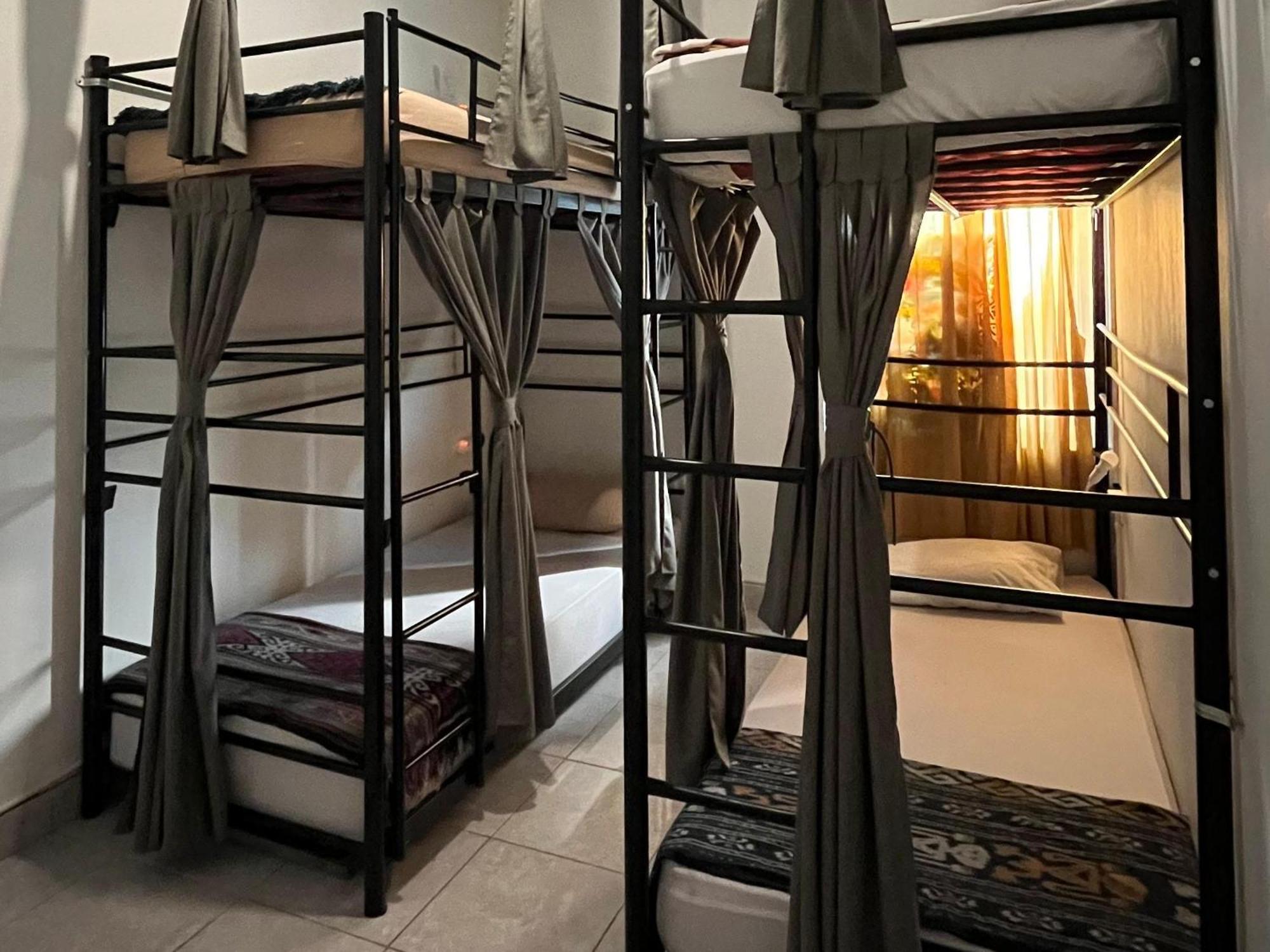 Oke Baik Hostel 요그야카르타 외부 사진