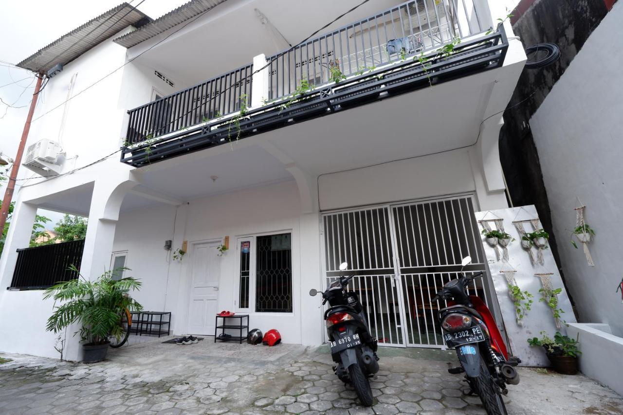 Oke Baik Hostel 요그야카르타 외부 사진